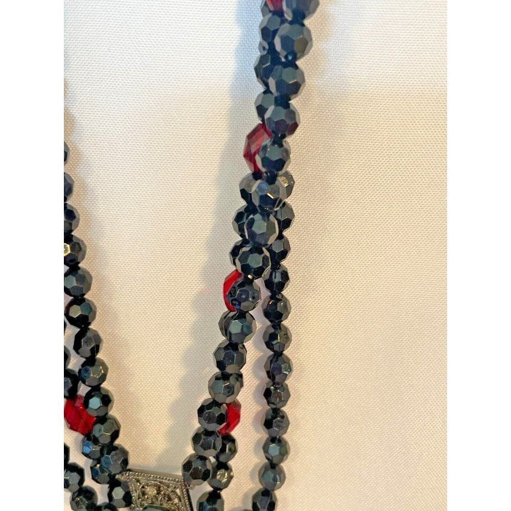 Beaded Black red Necklace and earrings set - Picture 5 of 7